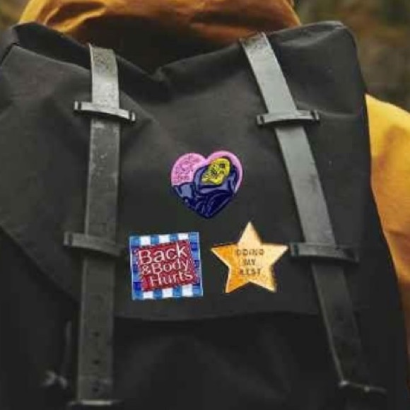 “Live Laugh Love” Skeletor Enamel Pin Pink Heart Shape Cartoon 80s Funny Cute - Picture 2 of 3